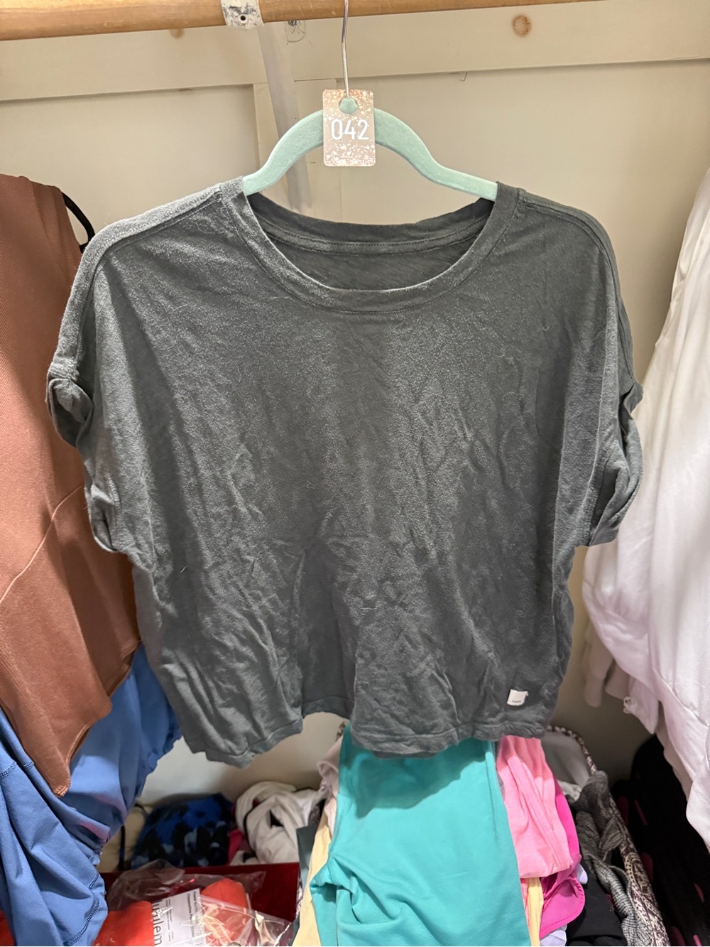 042 Vuori Washed Charcoal Crop Tee